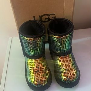 UGG T Classic II Stellar Sequin size 6